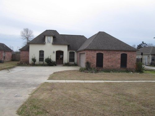 12524 Fawn Wood Dr, Walker, LA 70785