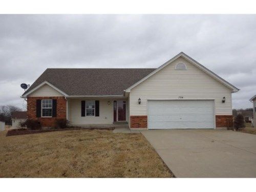 704 Cambridge Dr, Warrenton, MO 63383