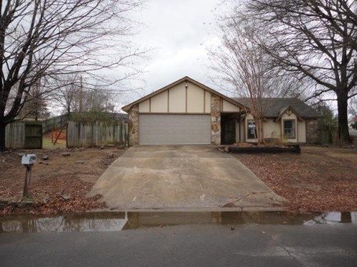 2 W Rockwood Dr, Conway, AR 72034