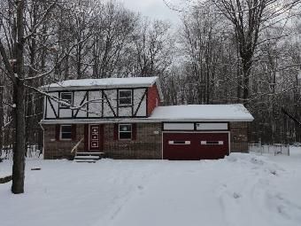 5560 Lakeview Dr, Cortland, OH 44410