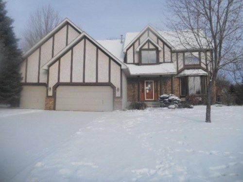 9949 Lee Dr, Eden Prairie, MN 55347