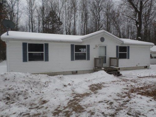 224 Radcliff Dr, Houghton Lake, MI 48629