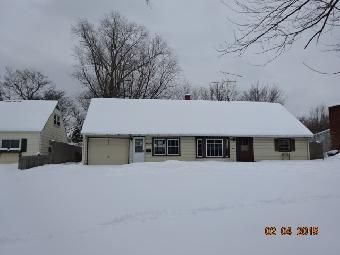 4870 Elmwood Dr, Sheffield Lake, OH 44054