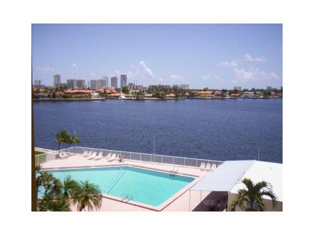 3020 MARCOS DR # S106, Miami, FL 33180