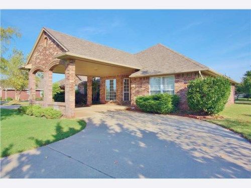 1311 Quail Lake Way, Mustang, OK 73064