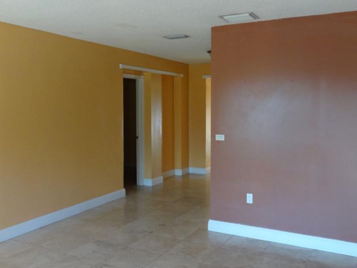 433 W 45 PL, Hialeah, FL 33012