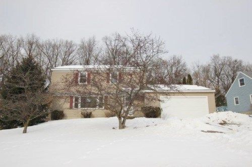 10773 Settlewood Dr SE, Lowell, MI 49331