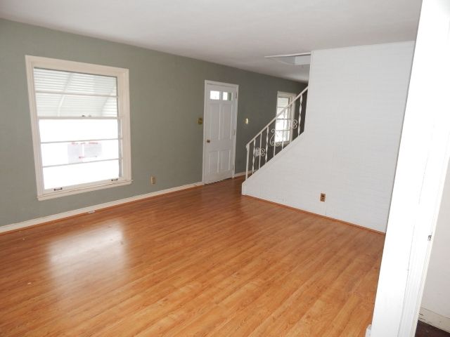 1975 Tudor St, Cuyahoga Falls, OH 44221