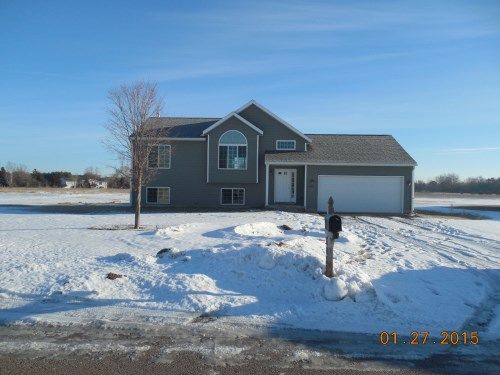 6085 Autumn Ridge Dr, Greenville, MI 48838