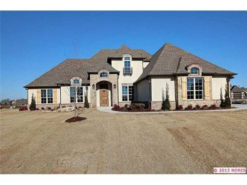 6365 N Twin Creeks Drive, Owasso, OK 74055