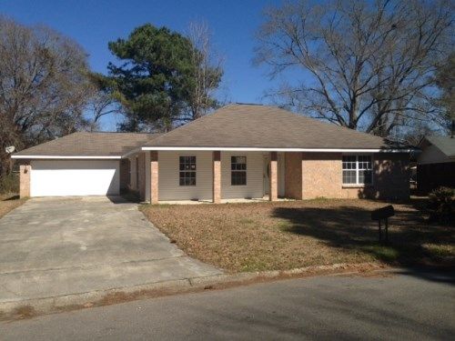 2802 Nina Dr, Picayune, MS 39466