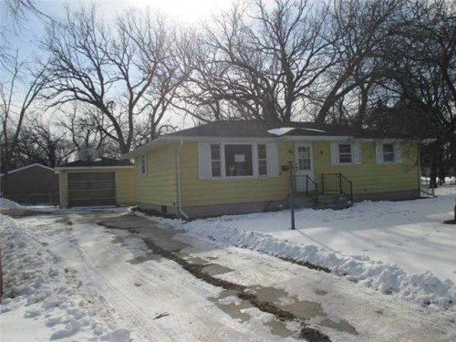 2 N Carolina Ct, Mason City, IA 50401