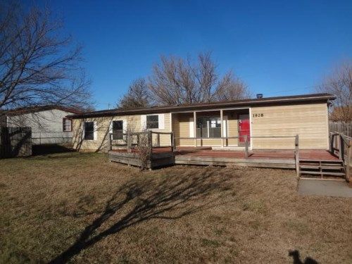 1928 Northwind Dr, Junction City, KS 66441