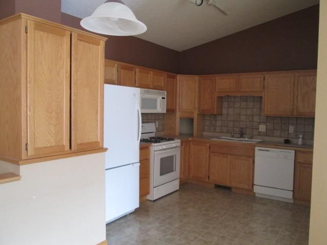 8389 Parkview Ave NE, Elk River, MN 55330