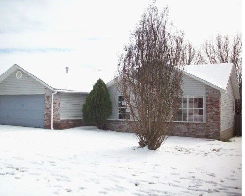 702 Hardwood Dr, Rogers, AR 72758