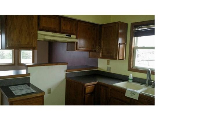 1214 Hillside Dr, Winfield, KS 67156