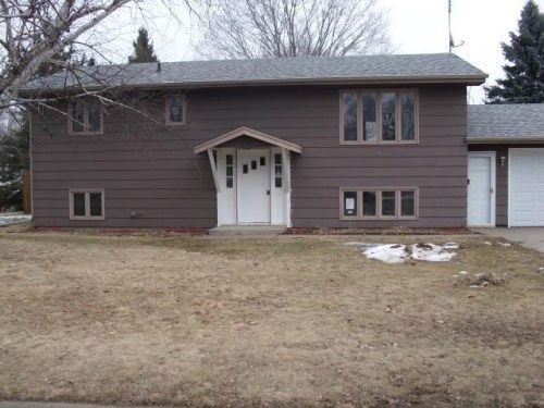 355 2nd Ave NE, Milaca, MN 56353