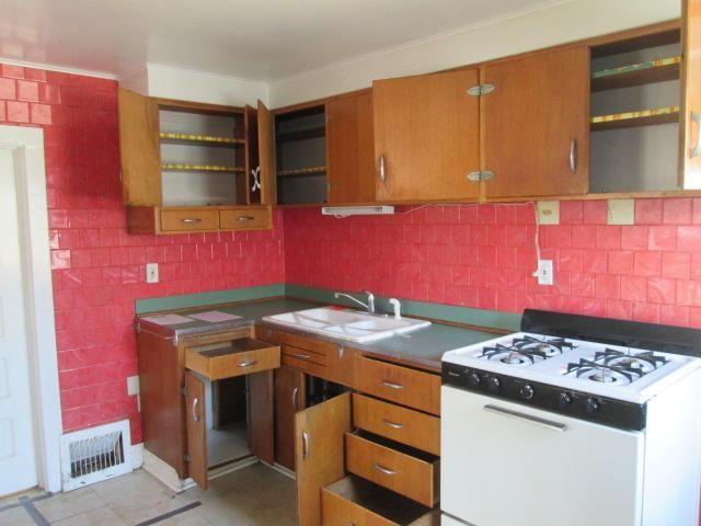 655 Hawthorne Ave E, Saint Paul, MN 55106
