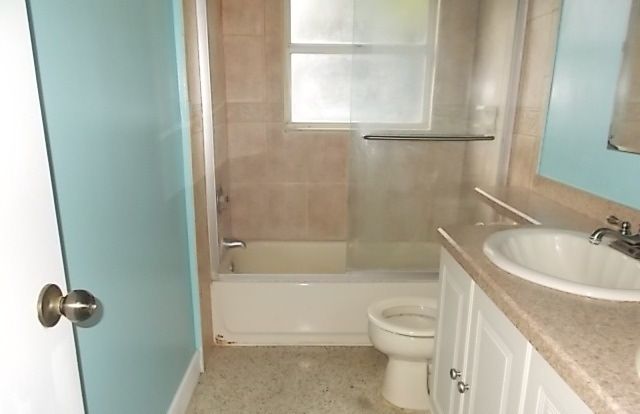 1767 Massachusetts Ave NE, Saint Petersburg, FL 33703