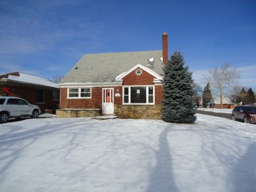 1516 Superior Blvd, Wyandotte, MI 48192