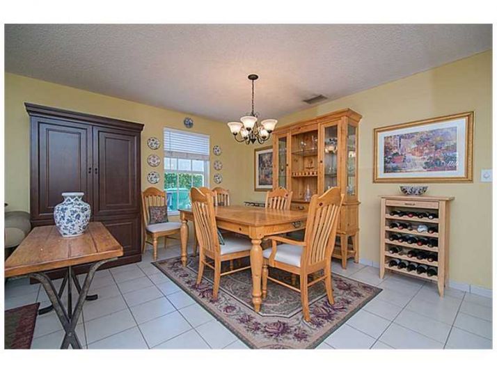 10385 SW 3 ST, Miami, FL 33174