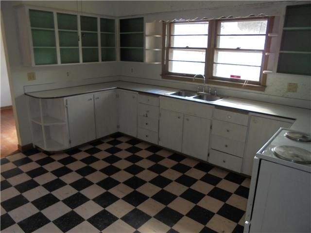 2112 Indianola Ave, Des Moines, IA 50315
