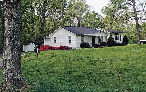 293 TWIN BRIDGE RD., Deer Lodge, TN 37726