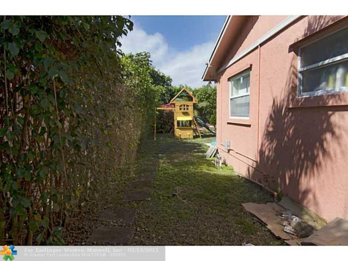 885 NW 80TH TE, Pompano Beach, FL 33063