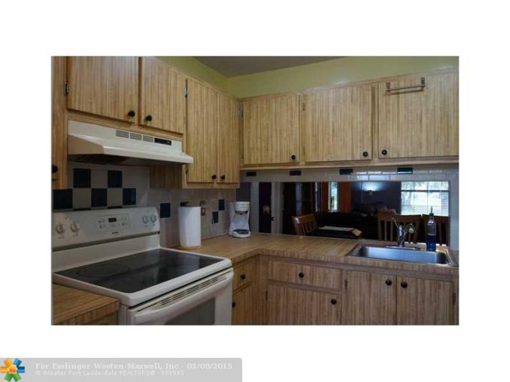 5400 S Lakewood Cir S # D, Pompano Beach, FL 33063