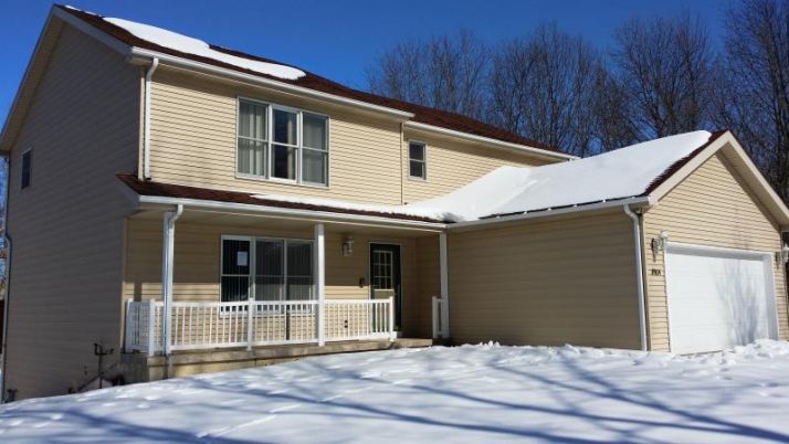8904 Highland Dr, Wonder Lake, IL 60097