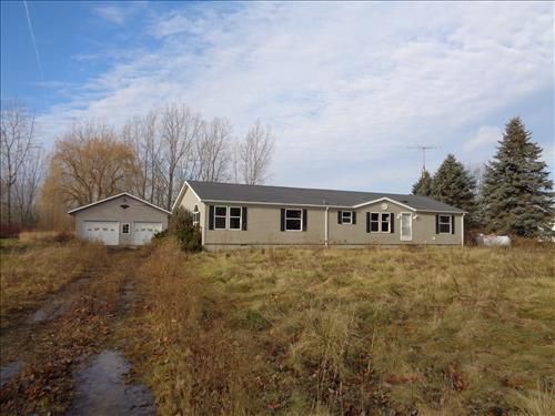 4811 Bricker Rd, Avoca, MI 48006
