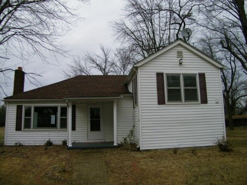 306 W 3rd St, Ina, IL 62846