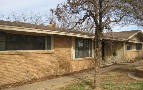 140 Detroit Ave, Levelland, TX 79336