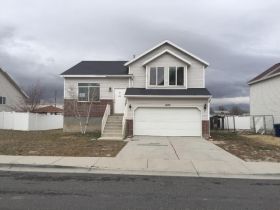 1452 W Lancelot Dr, Salt Lake City, UT 84119