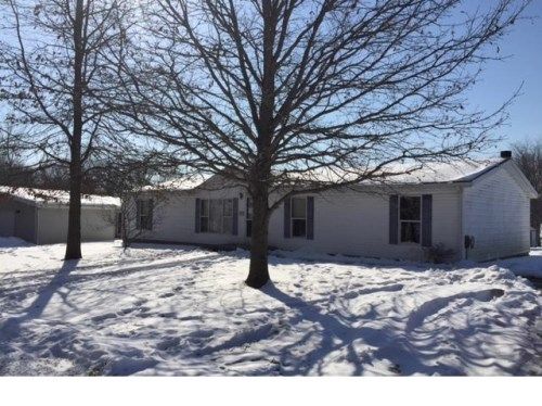 208 Spring Hill Dr, Bloomfield, IN 47424