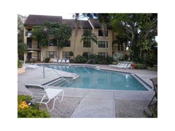 4261 W MCNAB RD # 13, Pompano Beach, FL 33069