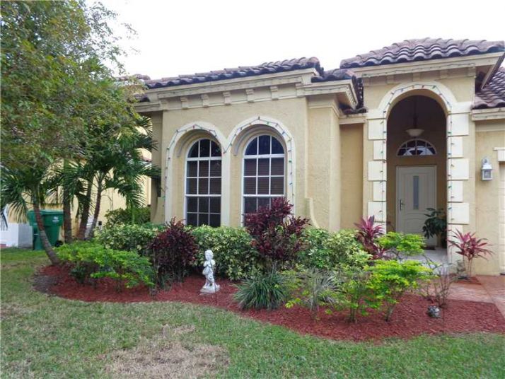 13910 SW 53 ST, Hollywood, FL 33027