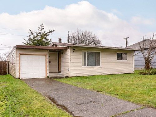 834 Arago Ave, Coos Bay, OR 97420