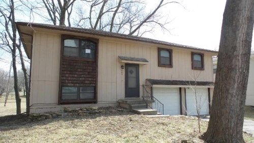 604 N Franklin St, Spring Hill, KS 66083