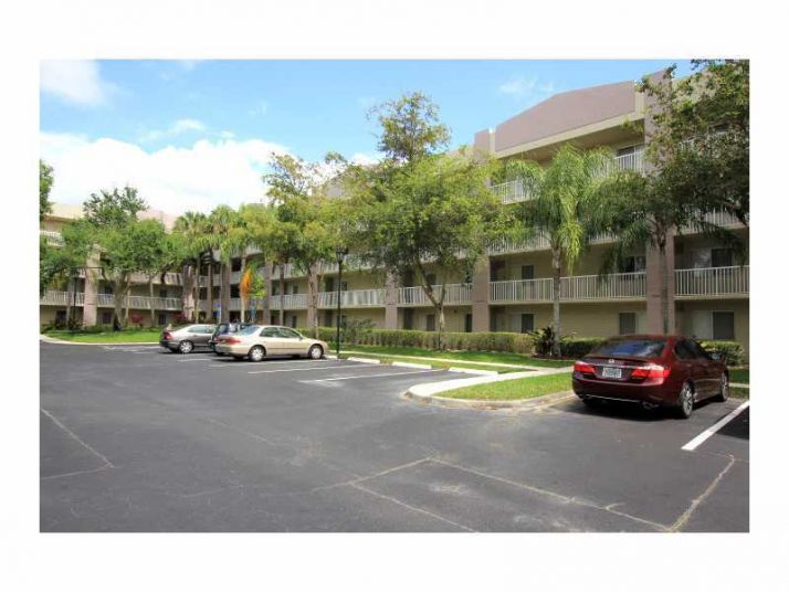9599 WELDON CR # A106, Fort Lauderdale, FL 33321