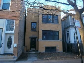 2156 W Barry Ave, Chicago, IL 60618
