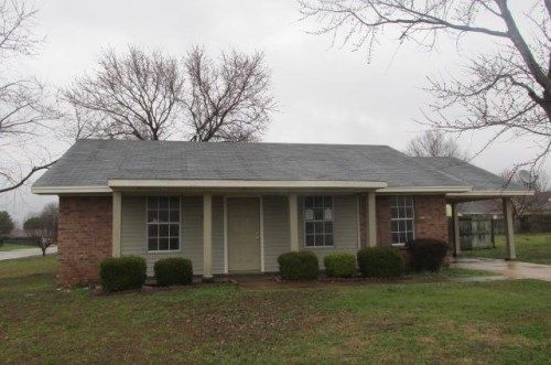 3350 Briarwood Dr, Horn Lake, MS 38637