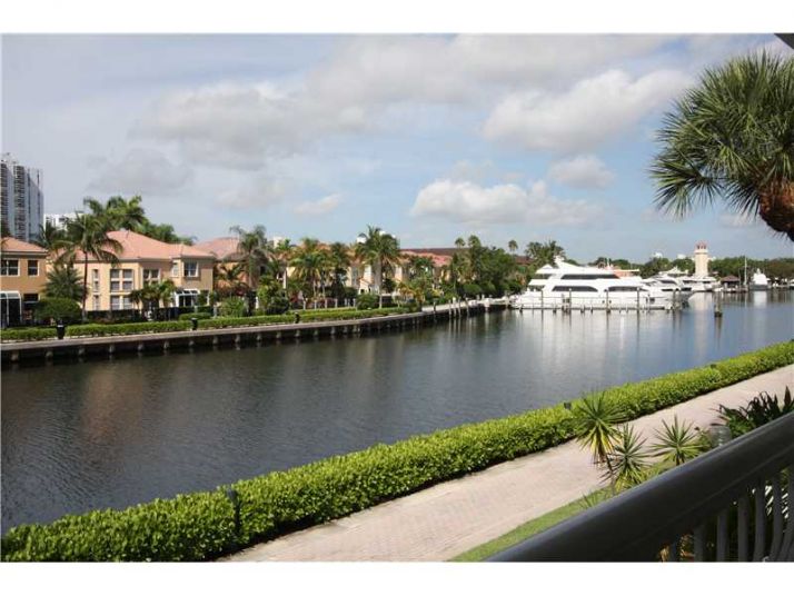 3742 NE 209 TE # 3742, Miami, FL 33180