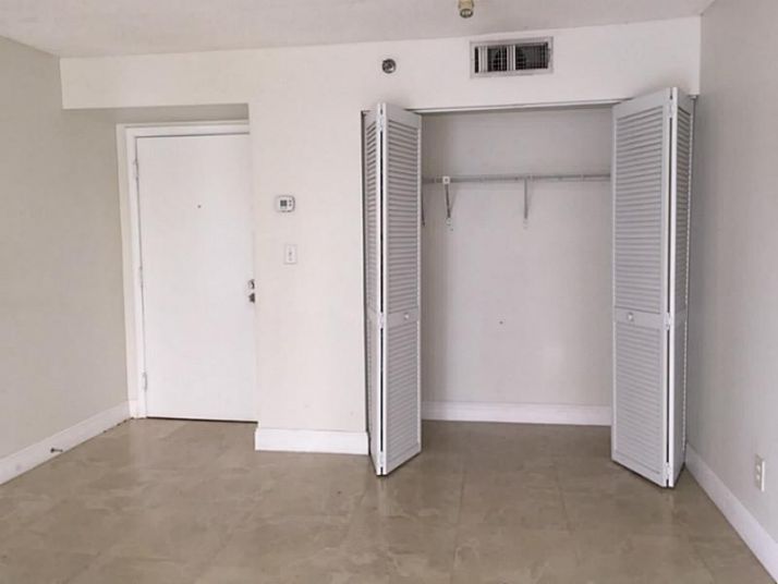 770 CLAUGHTON ISLAND DR # 405, Miami, FL 33131