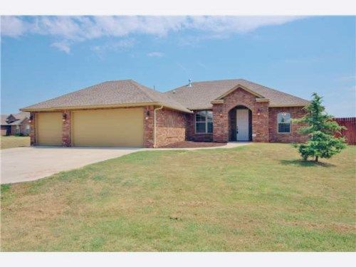 1604 Camelot St, Tuttle, OK 73089