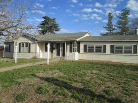 97 Thomas Blvd, Plainview, TX 79072