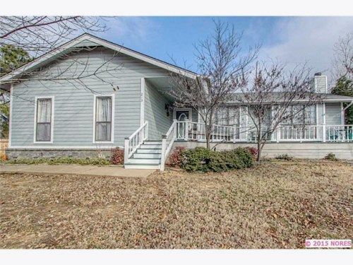 215 N Fairway Circle, Sand Springs, OK 74063