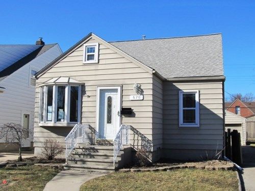 678 Kings Hwy, Wyandotte, MI 48192