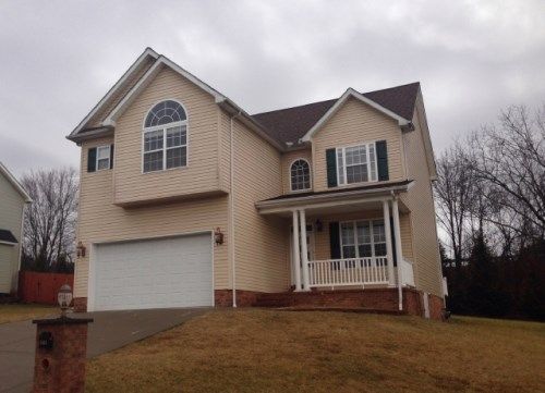 4044 Farmington Dr, Hurricane, WV 25526