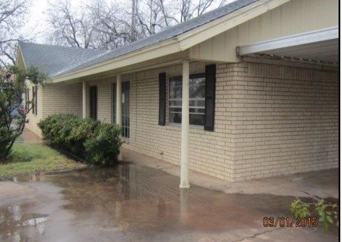 411 S Arlington St, Winters, TX 79567